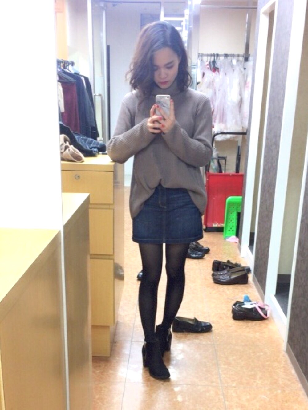 「ootd、denim skirt、H&M、FOREVER 21、old navy」｜「H&Mのアイテム（ニット/セーター、ピンク系）」を使った、m a n a ❥❥さん（レディース・153cm）の冬コーディネートの1枚目の写真