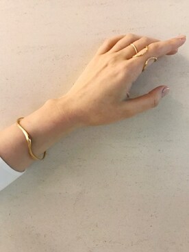 「ete（エテ）の○バングル ウォーターフロー（バングル/リストバンド）」を使った、eteさん（レディース・160cm）の春コーディネート