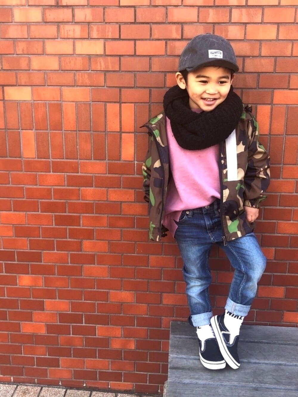 「シンプルコーデ、おしゃれさんと繋がりたい、キッズコーデ、韓国子供服、休日スタイル、男の子、VANS、グローバルワーク(GLOBAL WORK)、ZARA KIDS、パステル映える春」｜「ZARA KIDSのアイテム（ジャージ、ピンク系）」を使った、FUJIfamさん（キッズ・100cm）の冬コーディネートの1枚目の写真