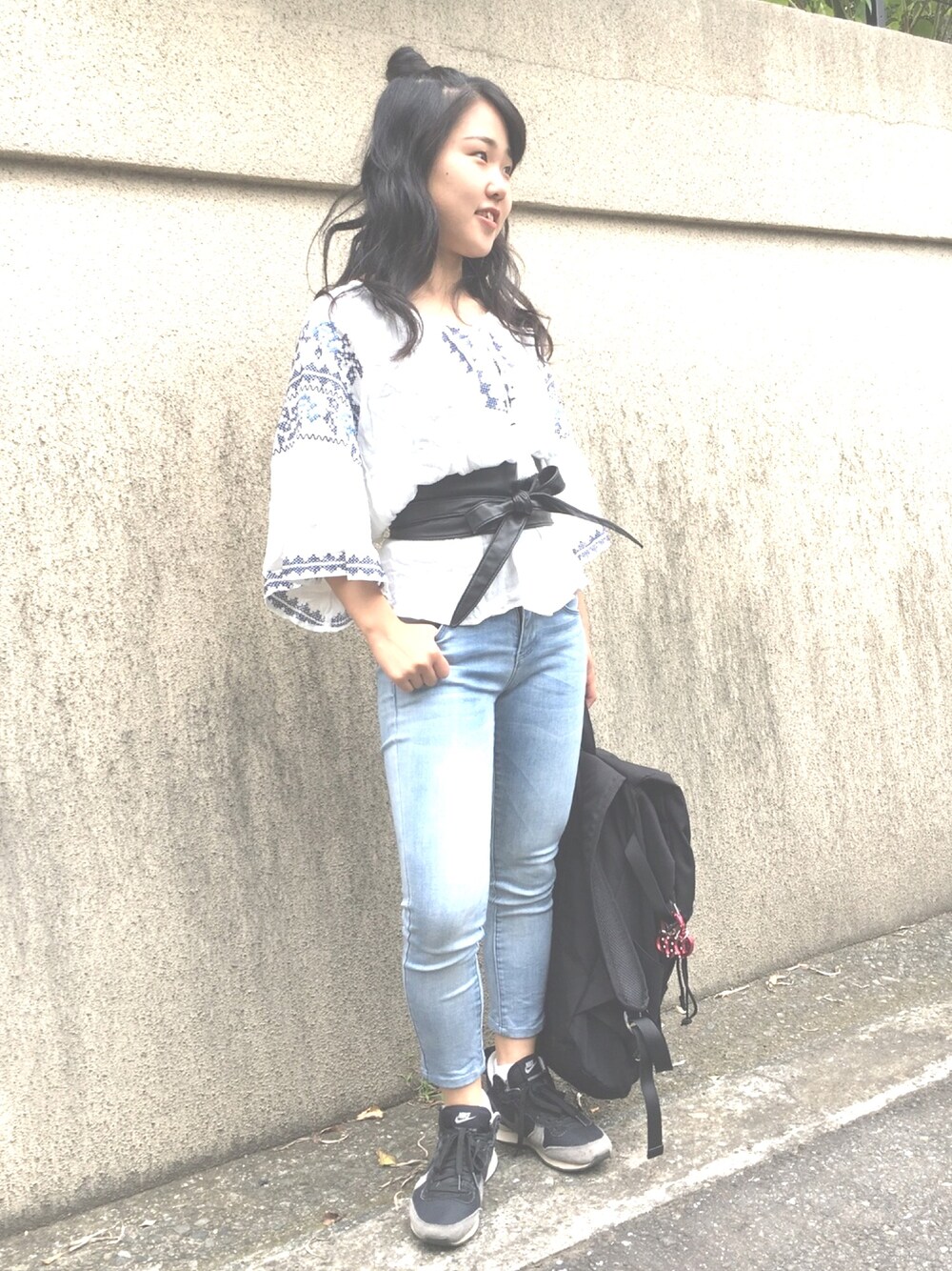 「JEANASiS、パンツスタイル」｜「UNIQLOのアイテム（デニムパンツ、ブルー系）」を使った、ちびっこさん（レディース・153cm）の秋コーディネートの1枚目の写真