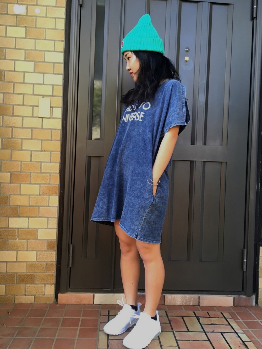 「ストリート、NIKE、AIR MAX、BEN DAVIS」｜「LOWRYS FARMのアイテム（ワンピース、ブルー系）」を使った、ちびっこさん（レディース・153cm）の秋コーディネートの1枚目の写真
