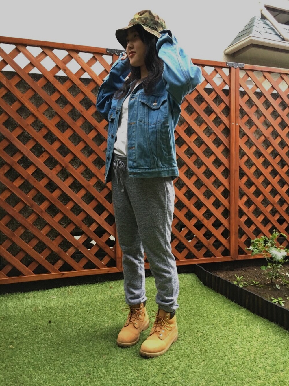 「パンツスタイル、street、stussy」｜「OLD NAVYのアイテム（スラックス、グレー系）」を使った、ちびっこさん（レディース・153cm）の秋コーディネートの1枚目の写真