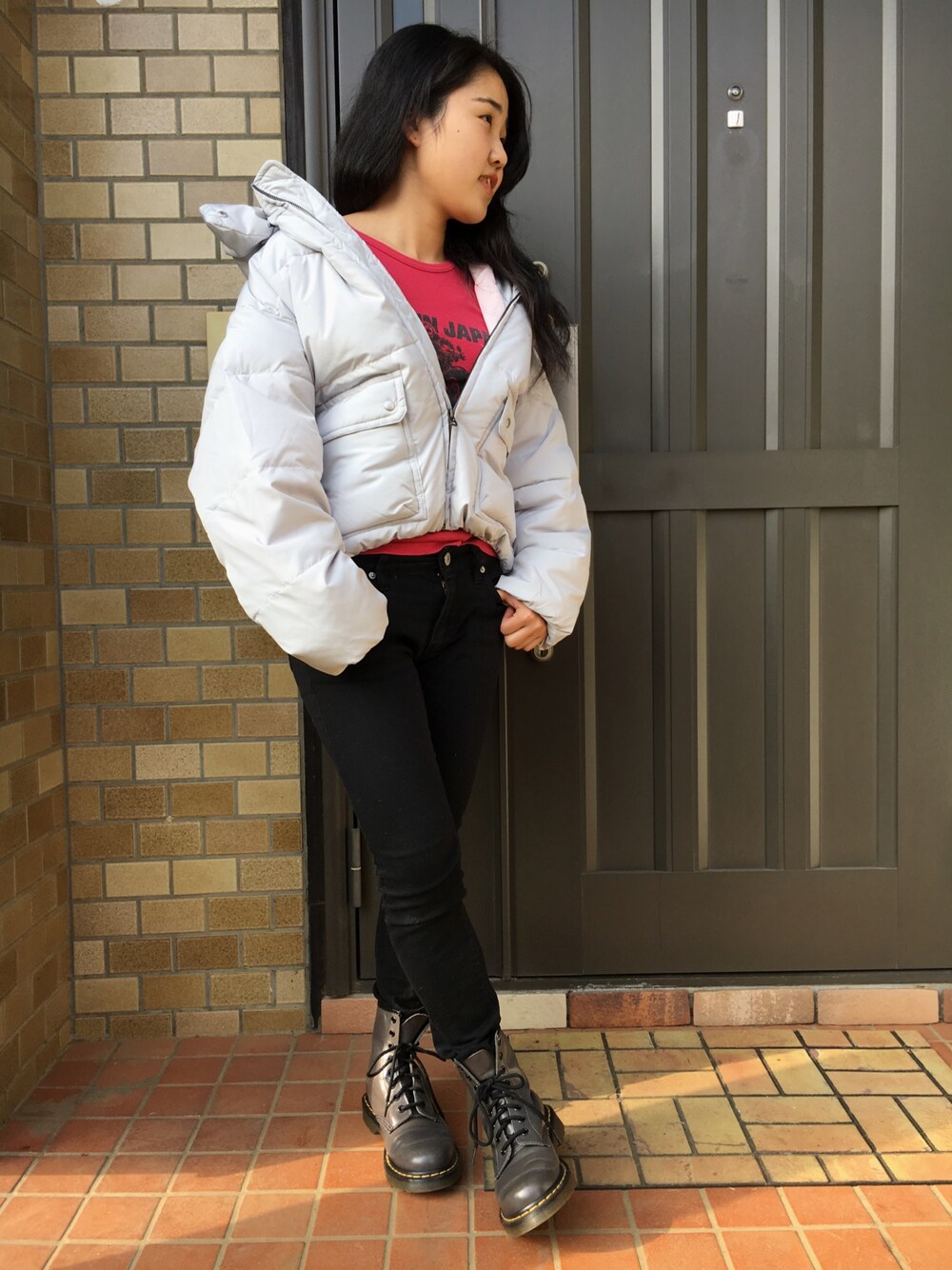 「FREE'S MART、Dr.Martens」｜「Dr. Martensのアイテム（ブーツ、グレー系）」を使った、ちびっこさん（レディース・153cm）の冬コーディネートの1枚目の写真