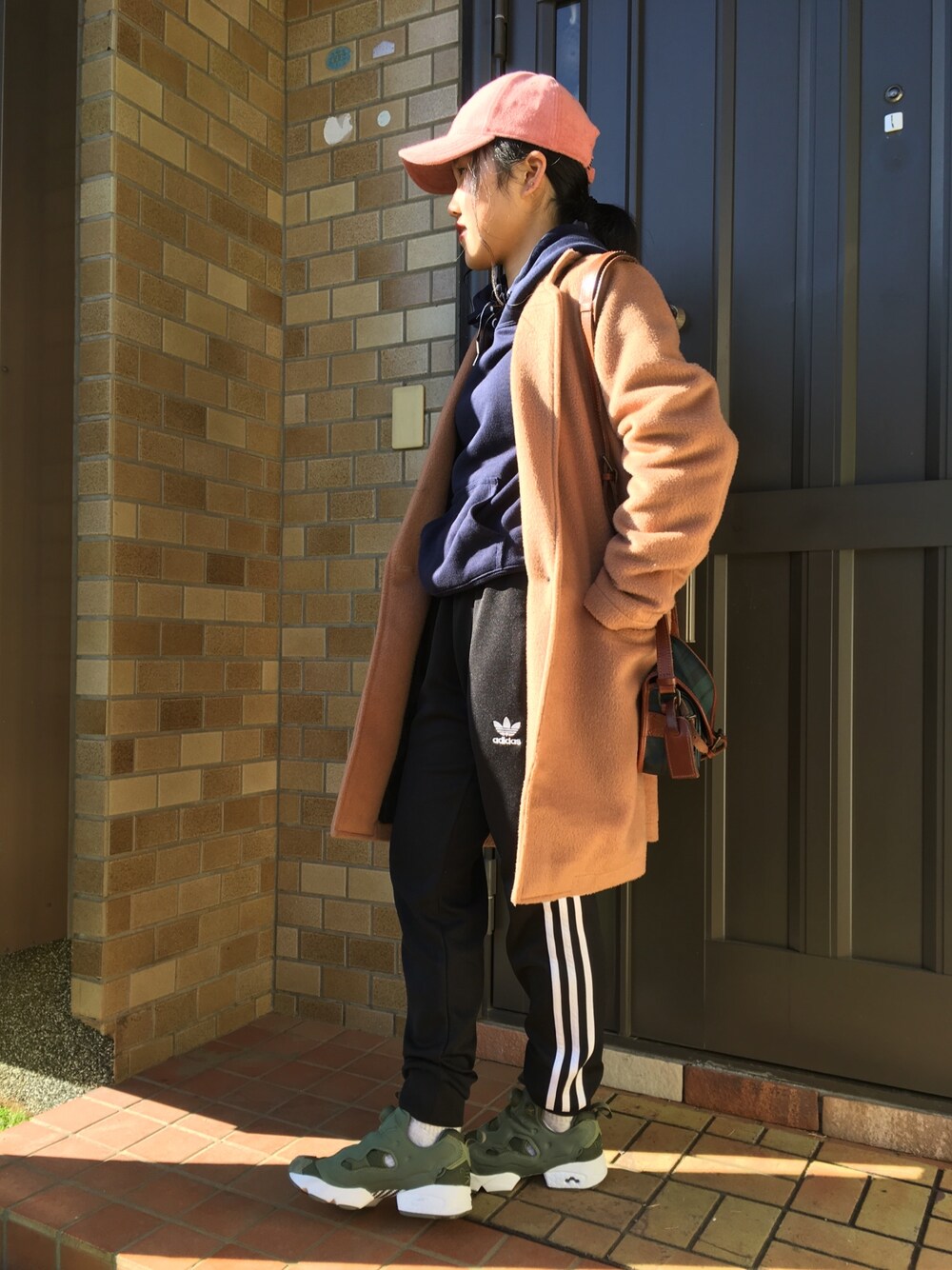 「adidas、adidas originals、ポンプフューリー」｜「adidas Originalsのメンズ アディダス スーパースター ジャージパンツ adidas Originals SST CUFFED TRACK PANTS BR4281/BR4288（その他パンツ、ブラック系）」を使った、ちびっこさん（レディース・153cm）の冬コーディネートの1枚目の写真