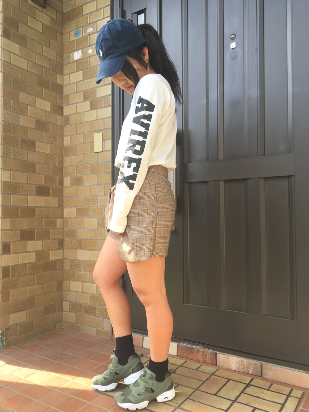 「リーボック(Reebok)、ポンプフューリー、AVIREX」｜「Bershkaのアイテム（スカート、その他）」を使った、ちびっこさん（レディース・153cm）の春コーディネートの1枚目の写真