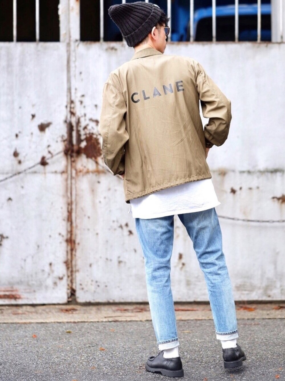「PR、ZOZO公認ユーザー、秋服準備はじめました、コーチジャケット、zozoデニム、ZOZOSUIT、バックスタイル、バックショット、ロゴ」｜「CLANEのCLANE COACH JACKET（ブルゾン、グリーン系）」を使った、しゅんたろーさん（メンズ・177cm）の秋コーディネートの1枚目の写真