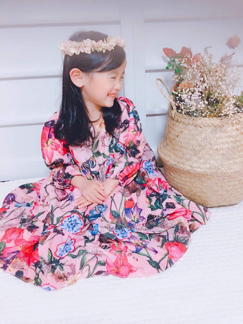 「キッズファッション、春コーデ、5歳、女の子、女の子コーデ、ワンピース、花冠、おしゃれさんと繋がりたい、5歳女の子、お誕生日コーデ」｜「lauleaのアイテム（ワンピース、ピンク系）」を使った、meiri &nanaseさん（キッズ・100cm）の春コーディネートの1枚目の写真