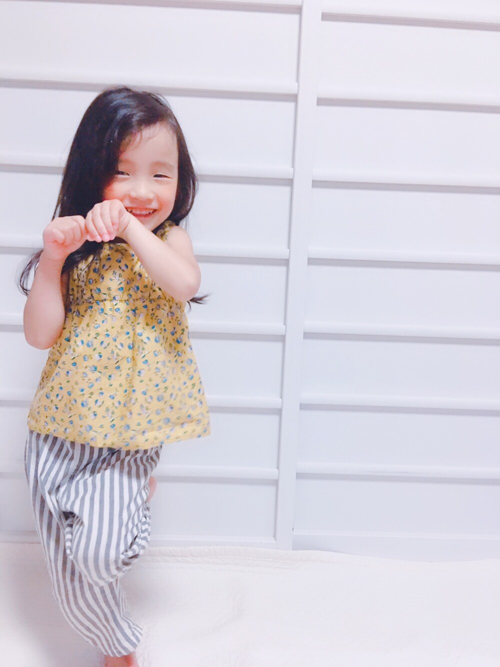 「5歳、5歳女の子、おしゃれさんと繋がりたい、夏コーデ、カジュアル、キッズファッション、休日スタイル、kids、女の子、ストライプ」｜「Birthdayのアイテム（シャツ/ブラウス、イエロー系）」を使った、meiri &nanaseさん（キッズ・100cm）の夏コーディネートの1枚目の写真