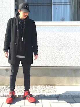 「NIKE SPORTSWEAR（ナイキスポーツウェアー）のアイテム（その他パンツ、ブラック系）」を使った、りゅういち先生さん（メンズ・178cm）の冬コーディネート