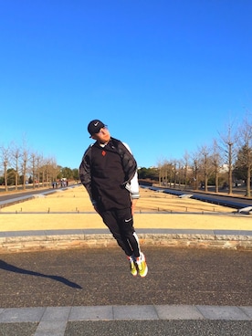 「NIKE SPORTSWEAR（ナイキスポーツウェアー）のアイテム（その他パンツ）」を使った、りゅういち先生さん（メンズ・178cm）の冬コーディネート