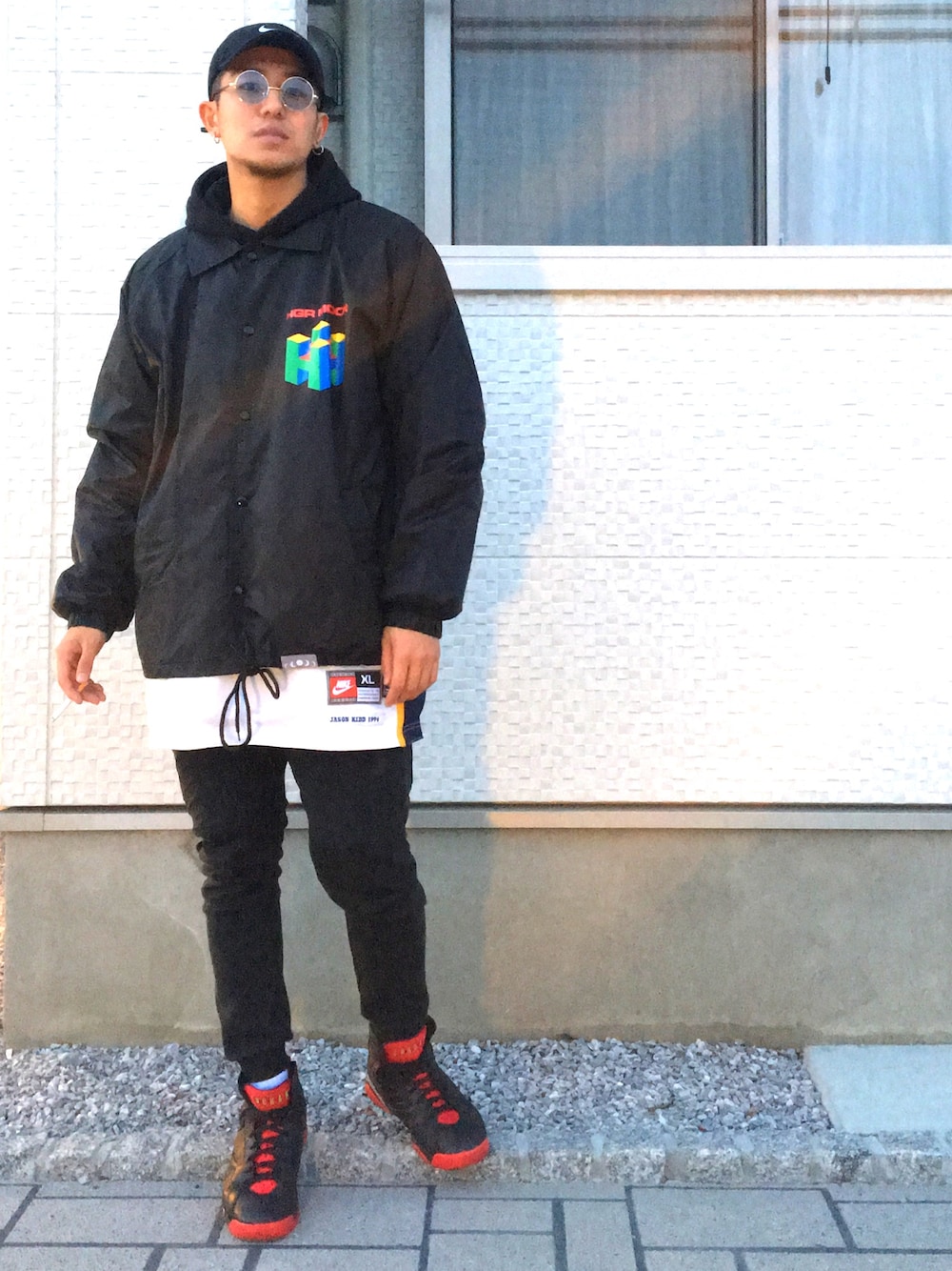「higher moon、コーチジャケット、AIR JORDAN、NIKE、AIR JORDAN 7、street、HIPHOP」｜「NIKEのNIKE / DRI-FIT TRAINING TWILL ADJUSTABLE CAP（キャップ、ブラック系）」を使った、りゅういち先生さん（メンズ・178cm）の冬コーディネートの1枚目の写真