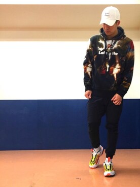 「NIKE SPORTSWEAR（ナイキスポーツウェアー）のアイテム（その他パンツ）」を使った、りゅういち先生さん（メンズ・178cm）の春コーディネート