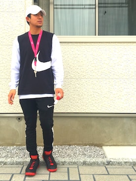 「NIKE SPORTSWEAR（ナイキスポーツウェアー）のアイテム（その他パンツ）」を使った、りゅういち先生さん（メンズ・178cm）の春コーディネート