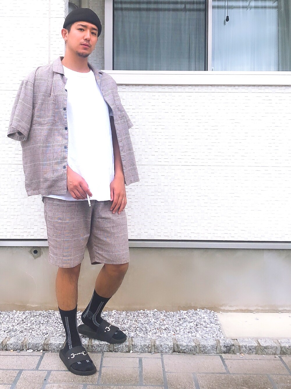 「セットアップ、フィッシャーマンキャップ、シャワーサンダル」｜「HAREのフィッシャーマンＨＡＴ(HARE)（ニットキャップ/ビーニー、ブラック系）」を使った、りゅういち先生さん（メンズ・178cm）の夏コーディネートの1枚目の写真