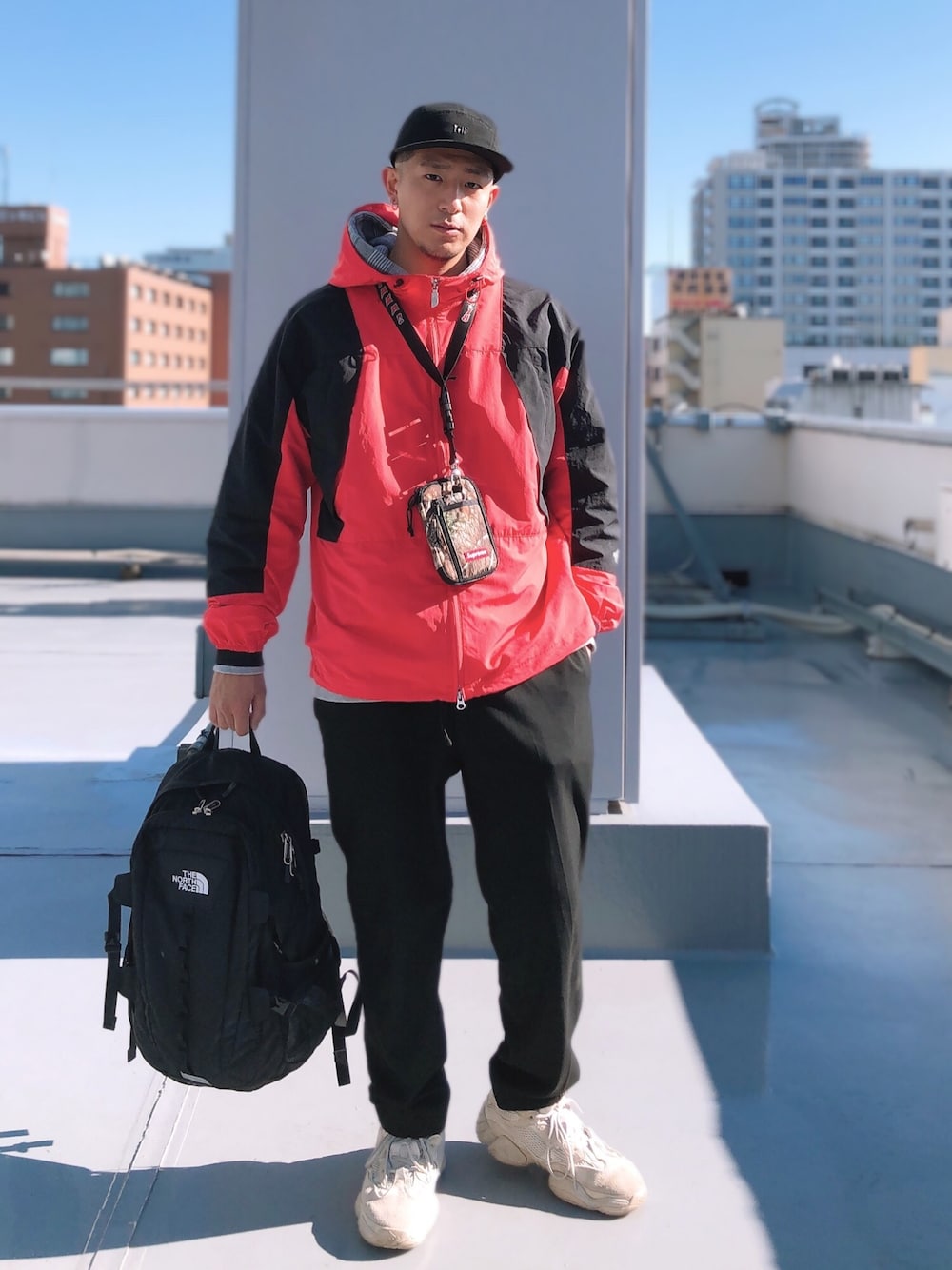 Supreme のアイテムを使った「ネックストラップ」の人気ファッション