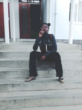 「cotton on（コットンオン）のアイテム（スラックス、ブラック系）」を使った、Jemimah Mangundaさん（レディース）の秋コーディネート