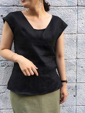 「NANO universe（ナノユニバース）のリネンVネックブラウス（シャツ/ブラウス、ブラック系）」を使った、nano・universe 渋谷神南 Womensさん（レディース・160cm）の夏コーディネート