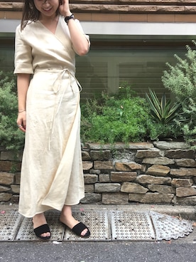 「NANO universe（ナノユニバース）のリネンカシュクールマキシワンピース（ワンピース、ベージュ系）」を使った、nano・universe 渋谷神南 Womensさん（レディース・160cm）の夏コーディネート
