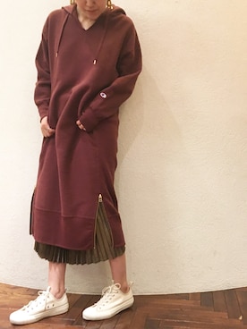 「Champion（チャンピオン）の【MIHO NOJIRI × nano・universe】別注リバースウィーブフードワンピース（ワンピース、レッド系）」を使った、nano・universe 渋谷神南 Womensさん（レディース・160cm）の秋コーディネート