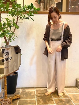 「NANO universe（ナノユニバース）のキャミブラウス付きシアージャケットカーデ（シャツ/ブラウス、ブラウン系）」を使った、nano・universe 渋谷神南 Womensさん（レディース・160cm）の夏コーディネート