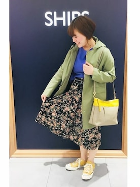 「アイテム（ショルダーバッグ、イエロー系）」を使った、坂井さん（レディース・156cm）の冬コーディネート