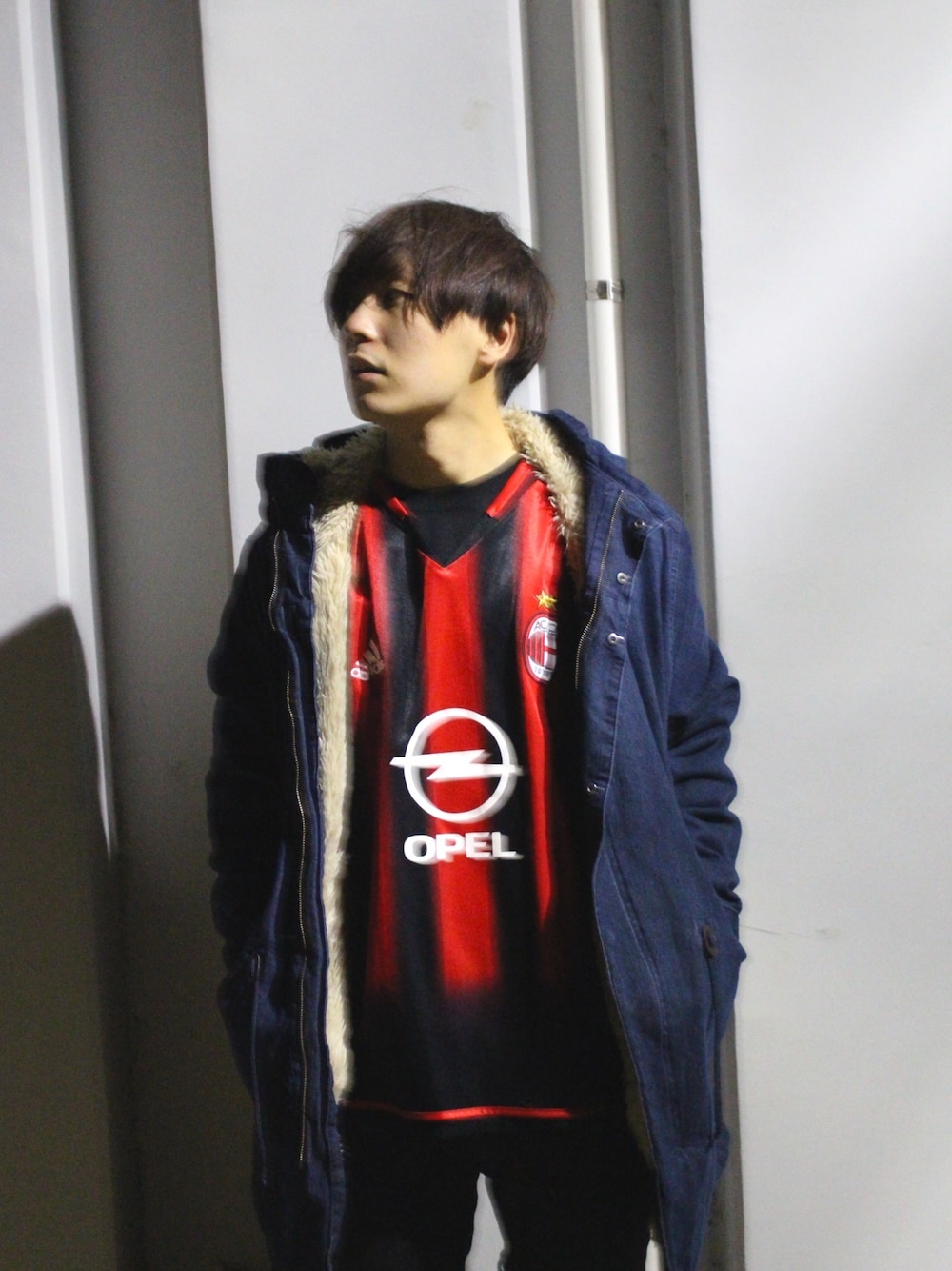「お洒落さんとつながりたい、サッカー、サッカーユニフォーム、これが私をアゲる服、サッカーシャツ、アディダス」｜「AC MILANのアイテム（その他トップス、レッド系）」を使った、millennialfcさん（メンズ・176cm）の春コーディネートの1枚目の写真