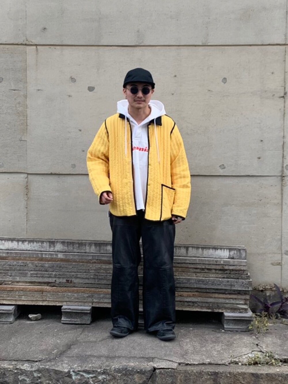 「秋冬コーデ、ワイドパンツ、黄色、DAIRIKU、phingerin、wearhalloween2020、阪神タイガース」｜「PHINGERINのPHINGERIN / キルティングシャツ（ブルゾン、イエロー系）」を使った、Seiki Kobayakawaさん（メンズ・169cm）の秋コーディネートの1枚目の写真