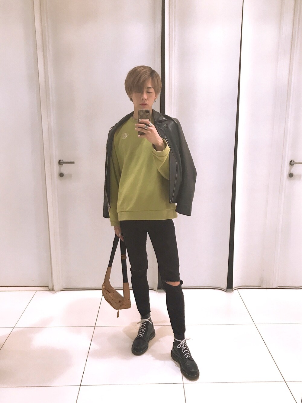 「Rum、Dr.Martens、STUDIOUS、ライダース、cheap monday、スキニー、MCM、秋コーデ、ハイカットブーツ、ootd」｜「STUDIOUSの【STUDIOUS】ラムレザーダブルライダースブルゾン（ライダースジャケット、ブラック系）」を使った、HIROさん（メンズ・184cm）の秋コーディネートの1枚目の写真