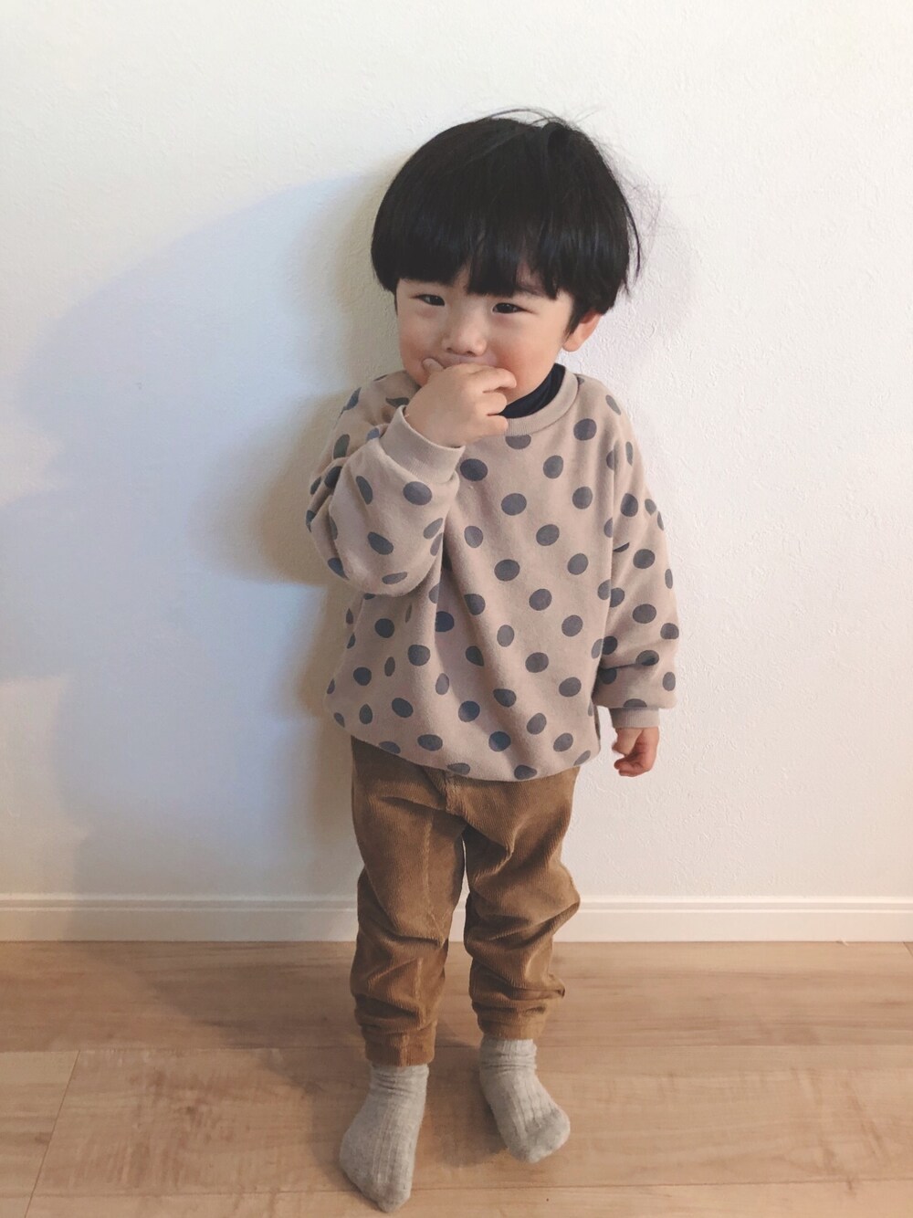 「ブラウン色に染まれ、2歳、おとこのこ」｜「韓国子供服のアイテム（スウェット、ブラウン系）」を使った、AoKanaさん（キッズ・80cm）の冬コーディネートの1枚目の写真