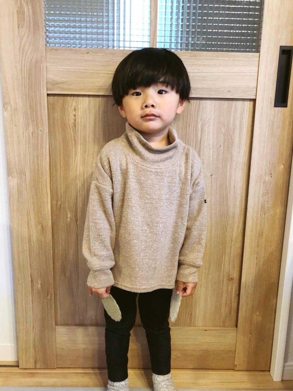 「ハイネック、おとこのこ、3歳」｜「quoti use fithのアイテム（ニット/セーター、ベージュ系）」を使った、AoKanaさん（キッズ・100cm）の冬コーディネートの1枚目の写真