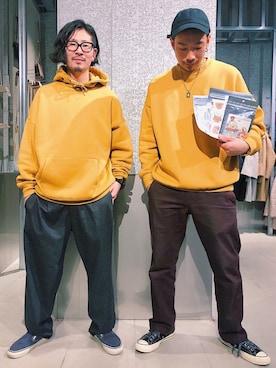 「マスタード」｜「アイテム（スウェット）」を使った、higucciさん（メンズ・175cm）の冬コーディネート