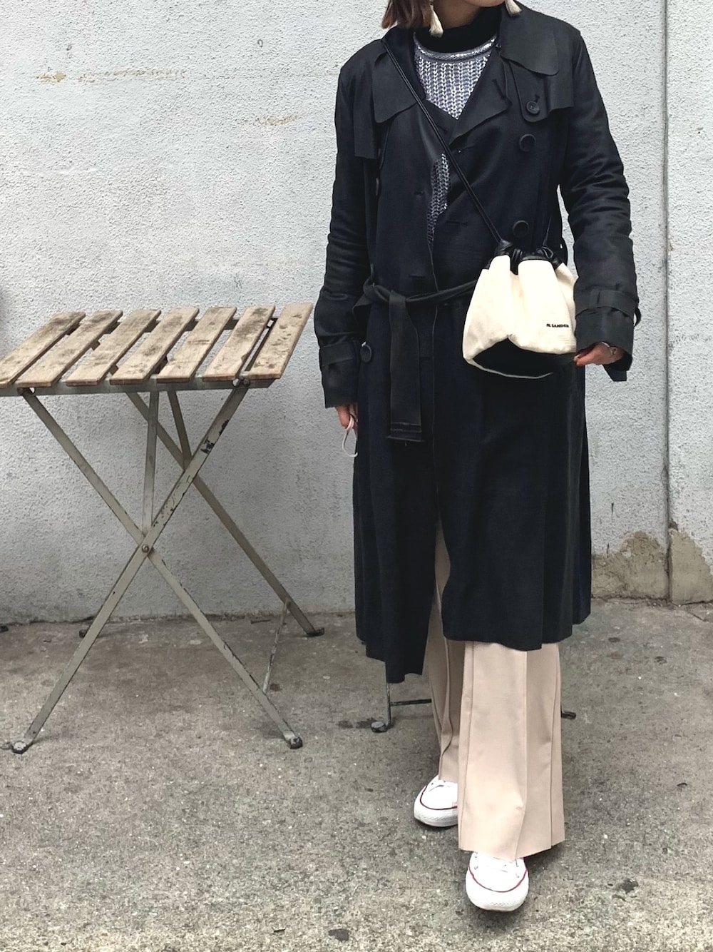 「休日スタイル、おしゃれさんと繋がりたい、大人コーデ、春、レザーコート、低身長コーデ、モノトーン」｜「JIL SANDERのアイテム（ショルダーバッグ、ホワイト系）」を使った、wakさん（レディース・156cm）の冬コーディネートの1枚目の写真