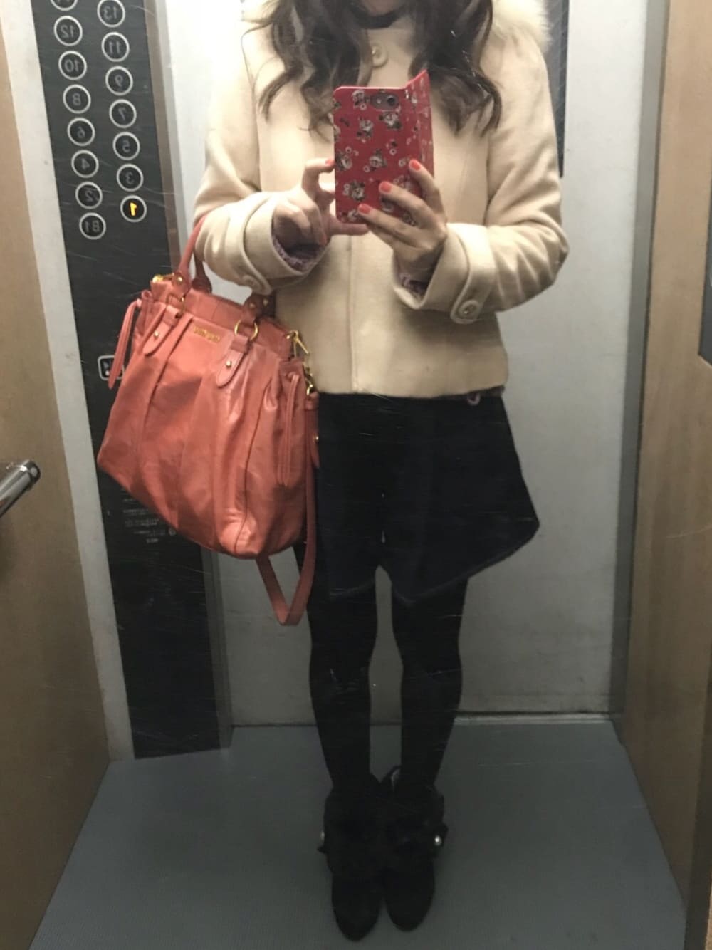 「冬、ママコーデ、snidel、LODISPOTTO、MIUMIU、低身長」｜「SNIDELのフレアデニムショートパンツ（デニムパンツ、ブルー系）」を使った、ちあ🐰🌼さん（レディース・153cm）の冬コーディネートの1枚目の写真