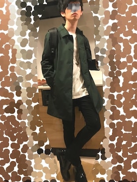 「緑」｜「アイテム（ステンカラーコート）」を使った、ローさん（メンズ・171cm）の春コーディネート
