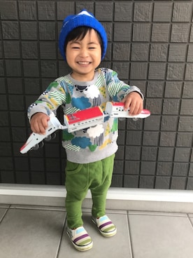 「柄×柄」｜「アイテム（スウェット）」を使った、☁︎•ꇵ͒•`s☺︎+sa*॰¨̮さん（キッズ・90cm）の春コーディネート