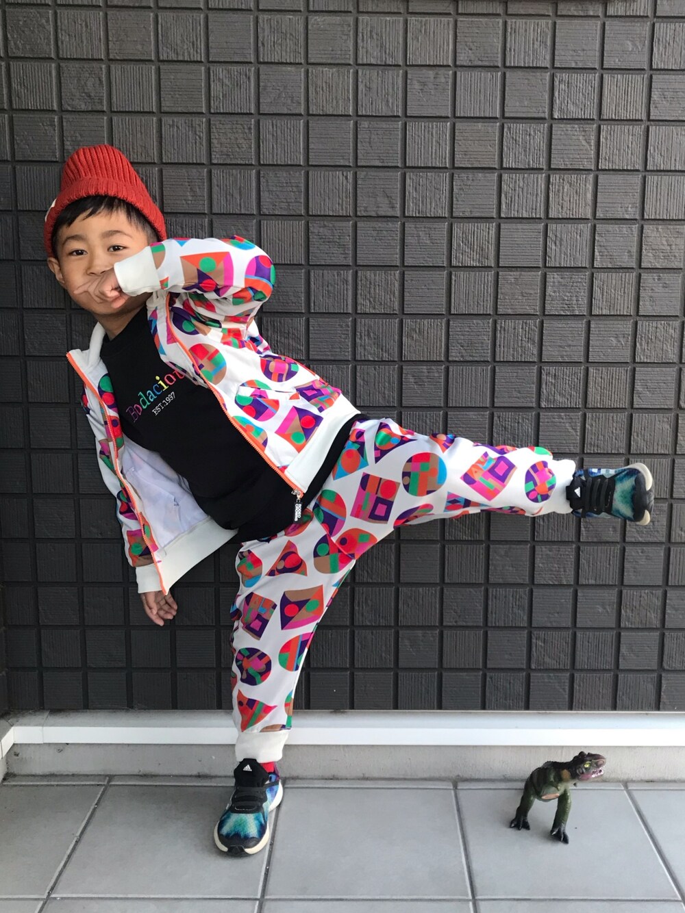 「やっぱりストリートが好き、セットアップ、ジャージ、柄×柄、ニット帽、スウェット、男の子、5歳、保育園、ありがとう꒰๑͒ ु•ꇵ͒•`๑͒꒱☁︎」｜「RODEO CROWNS WIDE BOWLのキッズ CS柄 ジャージ（ジャージ、ベージュ系）」を使った、☁︎•ꇵ͒•`s☺︎+sa*॰¨̮さん（キッズ・100cm）の秋コーディネートの1枚目の写真
