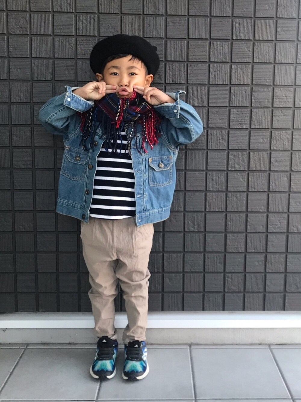 「デニムジャケット、ボーダー、サルエルパンツ、ベレー帽、スヌード、男の子、5歳、保育園、秋サロペ2019○○派告知、ありがとう꒰๑͒ ु•ꇵ͒•`๑͒꒱☁︎」｜「SEVENDAYS=SUNDAYの・デニムジャケット（その他アウター、ブルー系）」を使った、☁︎•ꇵ͒•`s☺︎+sa*॰¨̮さん（キッズ・100cm）の秋コーディネートの1枚目の写真