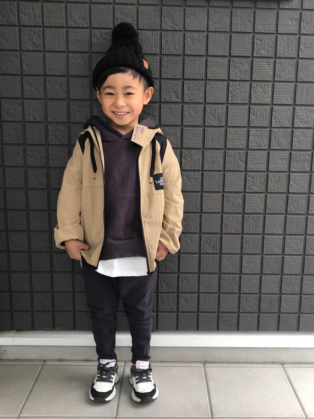 「勝手に着回しチャレンジ♡、マウンテンパーカー、セットアップ、パーカー、サルエルパンツ、ダッドスニーカー、男の子、5歳、保育園、ありがとう꒰๑͒ ु•ꇵ͒•`๑͒꒱☁︎」｜「BirthdayのLAPSENナイロンパーカー☁︎120cm（ナイロンジャケット、ベージュ系）」を使った、☁︎•ꇵ͒•`s☺︎+sa*॰¨̮さん（キッズ・110cm）の冬コーディネートの1枚目の写真