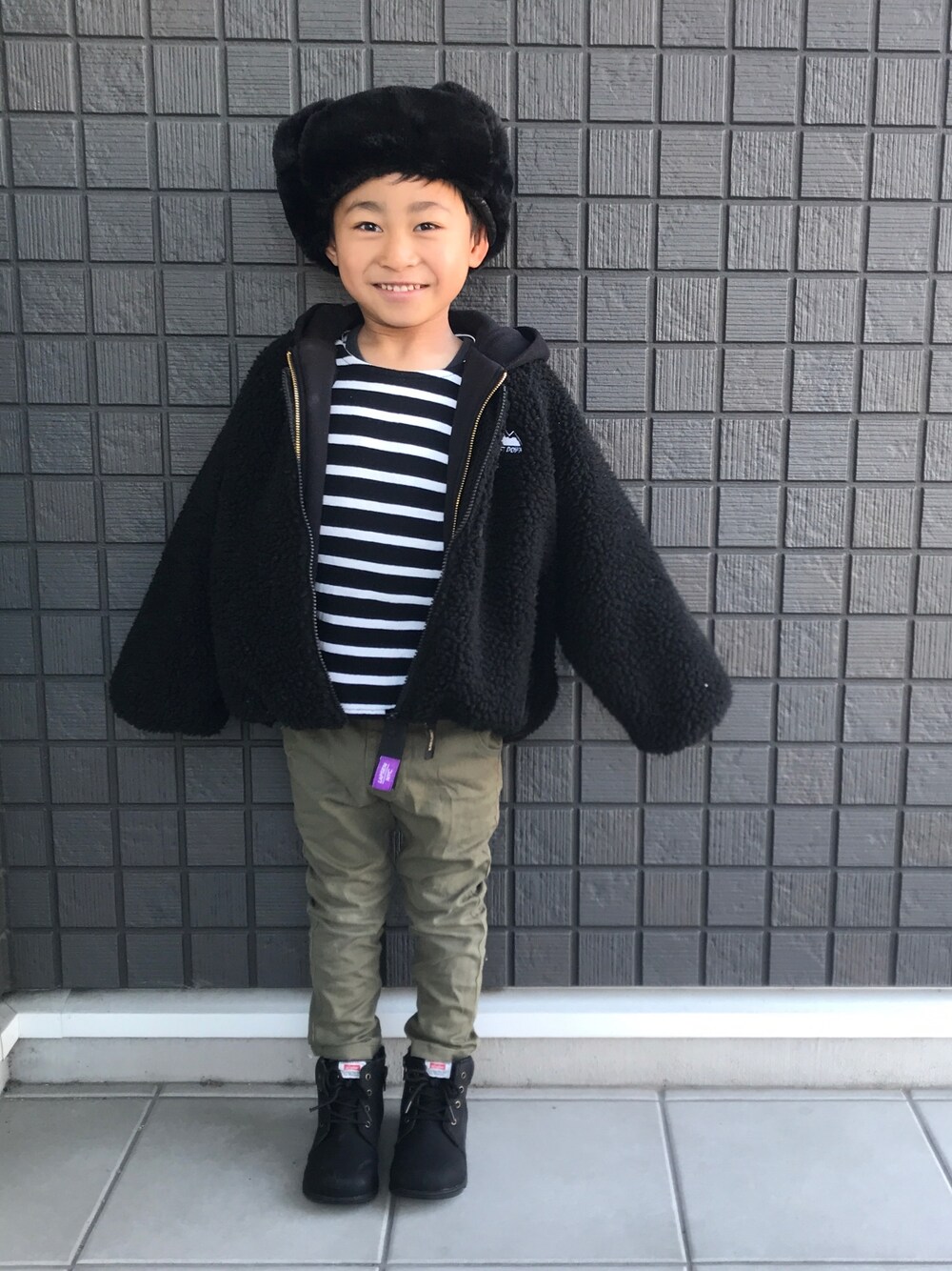 「ボア、パーカー、ボーダー、サルエルパンツ、フライトキャップ、男の子、5歳、保育園、ありがとう꒰๑͒ ु•ꇵ͒•`๑͒꒱☁︎」｜「しまむらのFIRST DOWNボアアウター☁︎120cm（その他アウター、ブラック系）」を使った、☁︎•ꇵ͒•`s☺︎+sa*॰¨̮さん（キッズ・110cm）の冬コーディネートの1枚目の写真