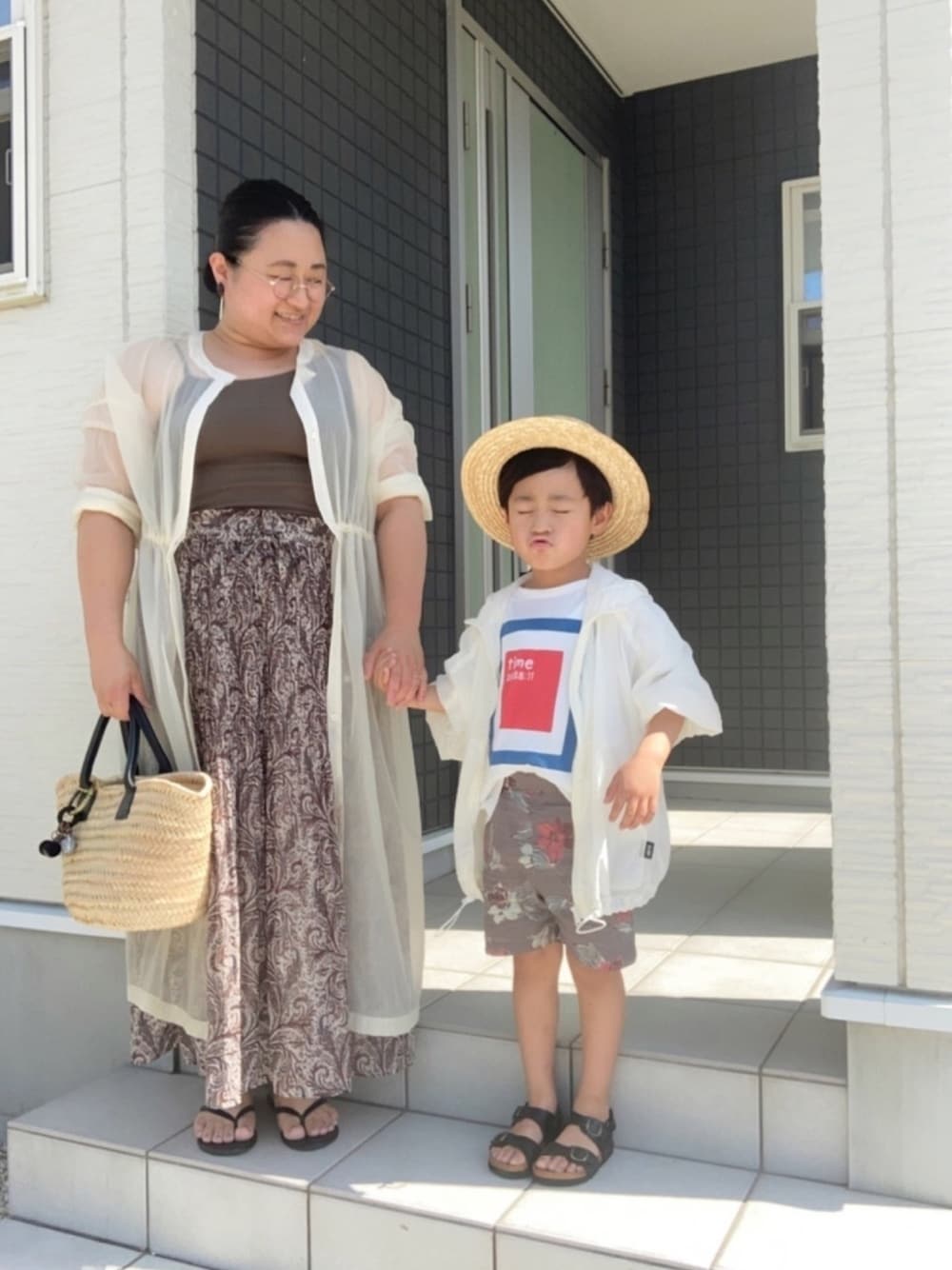 「春夏コーデ、シアー、ワンショルダー、プリーツスカート、ペイズリー、ママ＆息子、親子コーデ、ぽっちゃり、コロナでデブ加速、ありがとう꒰๑͒ ु•ꇵ͒•`๑͒꒱☁︎」｜「KBFのシアードロストワンピース（ワンピース、ホワイト系）」を使った、☁︎•ꇵ͒•`s☺︎+sa*॰¨̮さん（レディース・155cm）の春コーディネートの1枚目の写真