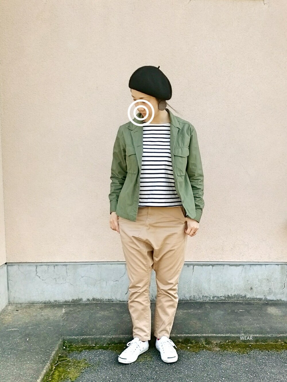 「アースカラー、ジャックパーセル、春コーデ、パンツスタイル、ママコーデ、ベレー帽、ボーダートップス、ママファッション、ボーダー、コンバース」｜「earth music&ecologyの●non-no 11月号 掲載● ファー ポン フェルト ベレー（ハンチング/ベレー帽、ブラック系）」を使った、siii.Hさん（レディース・156cm）の春コーディネートの1枚目の写真