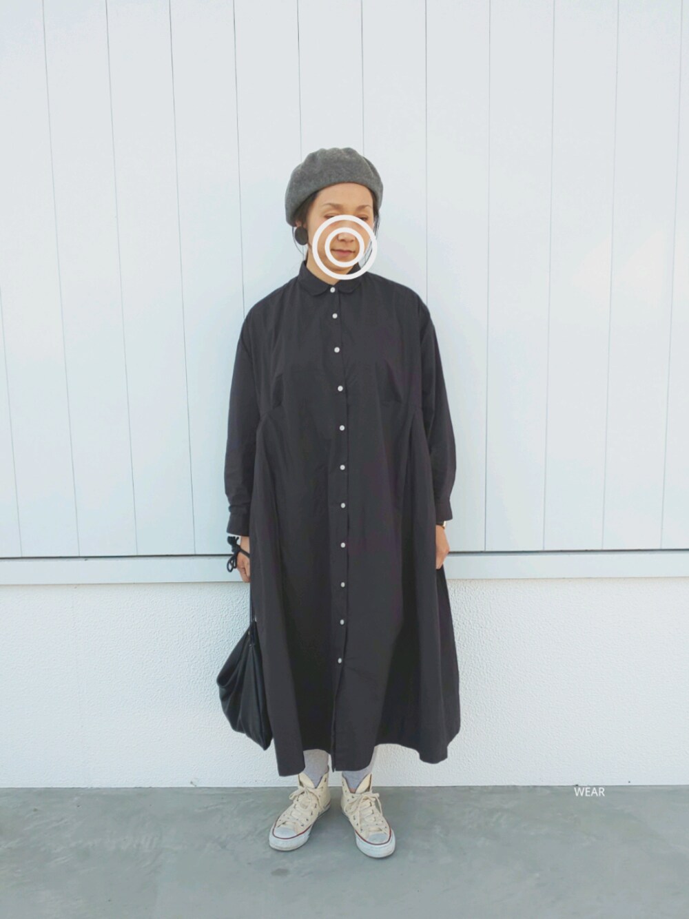 「平成最後のWEARISTAセンバツ、シャツワンピ、ベレー帽、スニーカー、黒、シンプルコーデ、スニーカーコーデ、ママコーデ、ワンピース×スニーカー、ニコアンド」｜「niko and...のオリジナル カラーベレー【niko and ...】（ハンチング/ベレー帽、グレー系）」を使った、siii.Hさん（レディース・156cm）の春コーディネートの1枚目の写真