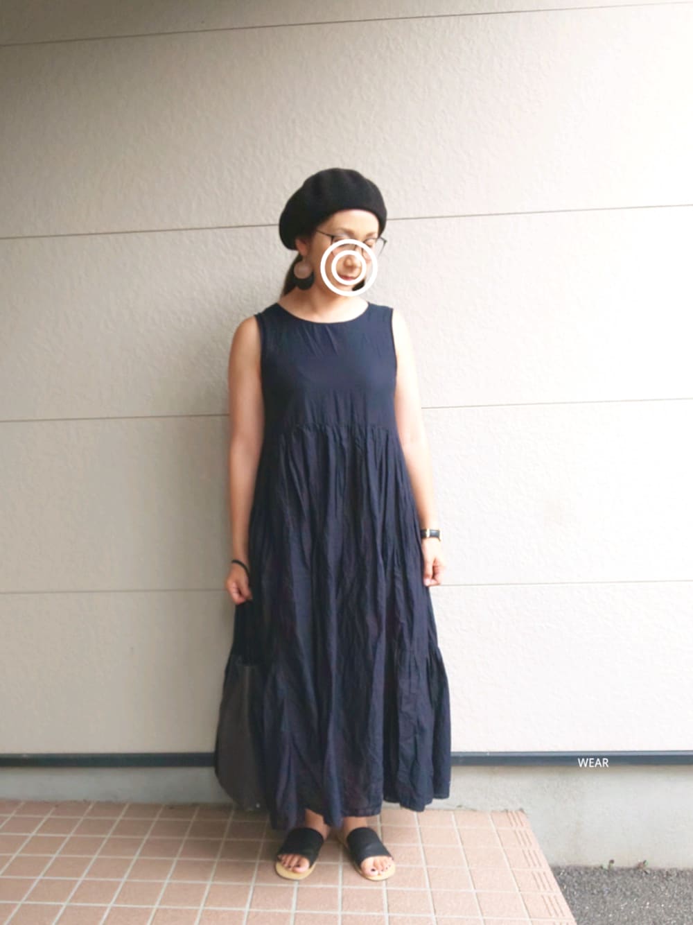 「低身長コーデ、シンプルコーデ、ロングワンピース、ニコアンド、ベレー帽×メガネ、ベレー帽、マキシ丈ワンピース、リネン、サンダル、ママコーデ」｜「niko and...のインドクリンクルノースリーブワンピース（ワンピース、ブルー系）」を使った、siii.Hさん（レディース・156cm）の夏コーディネートの1枚目の写真