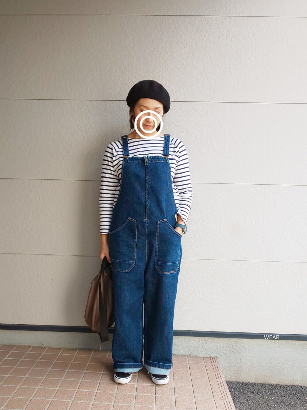 「カジュアル、シンプル、スニーカー、オーバーオール、ボーダー、ママコーデ、秋コーデ、VANS、ベレー帽、デニム」｜「cafettyのアイテム（サロペット/オーバーオール、ブルー系）」を使った、siii.Hさん（レディース・156cm）の秋コーディネートの1枚目の写真
