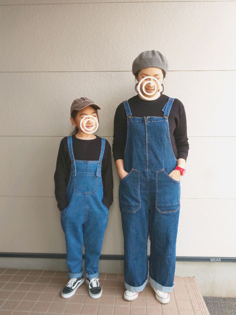 「休日スタイル、ラクチンコーデ、シンプルコーデ、カジュアルコーデ、母と娘、親子コーデ、親子でおそろい、休日コーデ、スニーカーコーデ、デニムコーデ」｜「niko and...のオリジナル カラーベレー【niko and ...】（ハンチング/ベレー帽、グレー系）」を使った、siii.Hさん（レディース・156cm）の春コーディネートの1枚目の写真