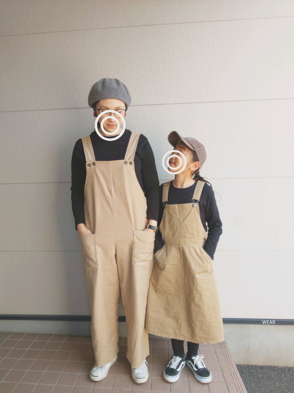 「カジュアルコーデ、シンプル、スニーカー、母と娘、親子コーデ、ママコーデ、converse、おそろいコーデ、低身長コーデ、休日コーデ」｜「niko and...のオリジナル カラーベレー【niko and ...】（ハンチング/ベレー帽、グレー系）」を使った、siii.Hさん（レディース・156cm）の春コーディネートの1枚目の写真