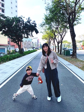 「no brand（ノーブランド）のアイテム（チノパンツ）」を使った、Howard bbさん（キッズ・31cm）の冬コーディネート