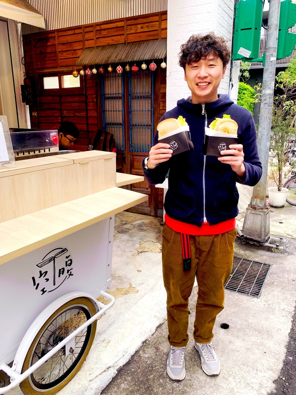 「INHERITのアイテム（ジャケット/アウター、ブルー系）」を使った、Howard bbさん（メンズ・31cm）の冬コーディネートの1枚目の写真