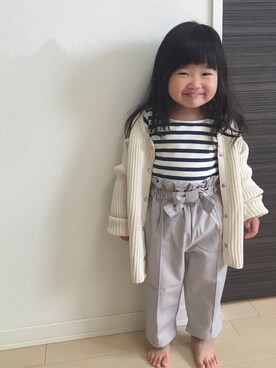 「petit main（プティマイン）のアイテム（カーディガン/ボレロ、ホワイト系）」を使った、しづくさん（キッズ・80cm）の冬コーディネート