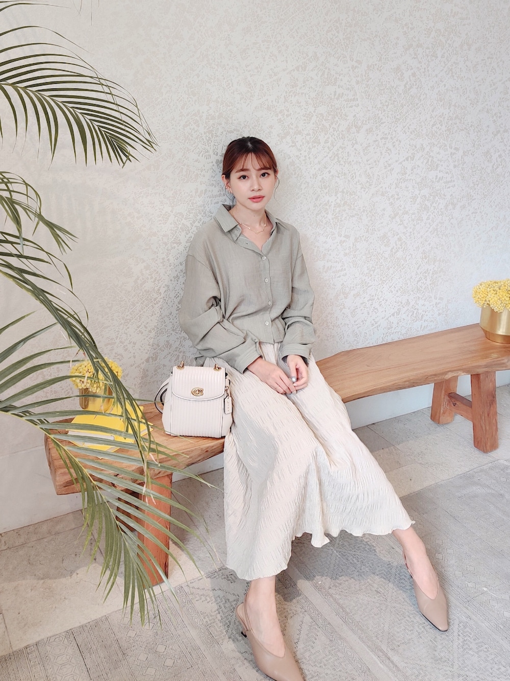 「tayswear、TAIPEI、Taiwan、160㎝、COACH、healer」｜「Healerのアイテム（シャツ/ブラウス、グリーン系）」を使った、Taylor Maさん（レディース・160cm）の秋コーディネートの1枚目の写真